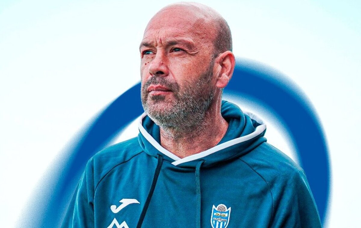 Luis Blanco, entrenador del Atl&eacute;tico Baleares, en una imagen reflexiva.