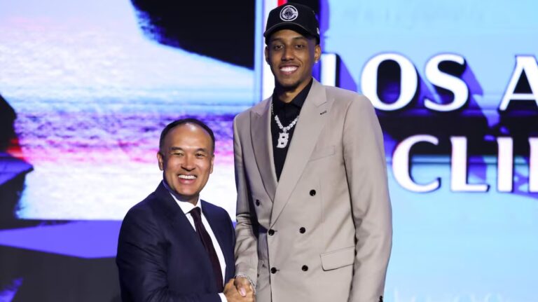 Baba Miller siendo seleccionado por Los Angeles Clippers en el Draft de la NBA