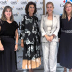 Cuatro mujeres en una conferencia de CAEB y CaixaBank en Palma