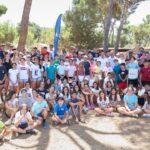 Grupo de ni&ntilde;os y j&oacute;venes en el campamento de la Vict&ograve;ria en Mallorca