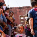 Grupo de personas en una situaci&oacute;n de emergencia en Venezuela.