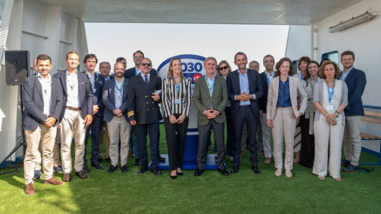 Carrefour celebra a bordo de un buque de Trasmed sus 11 millones de clientes activos en España