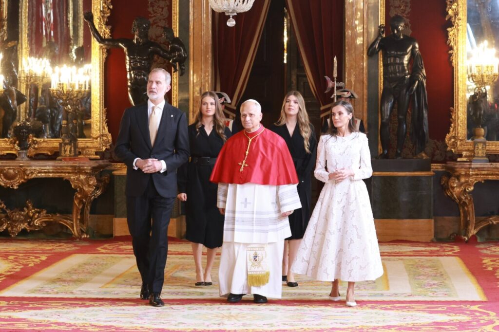 El Papa y la familia real en el Palacio Real de España