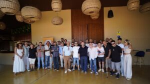 Grupo de asistentes en la comida de los MEM Awards 2026 en Amok