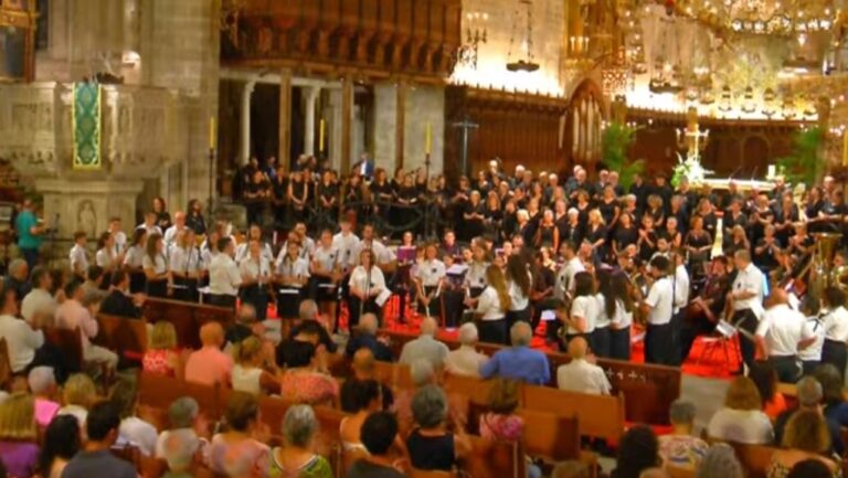 Concierto en la Catedral de Mallorca con m&uacute;sicos y coro