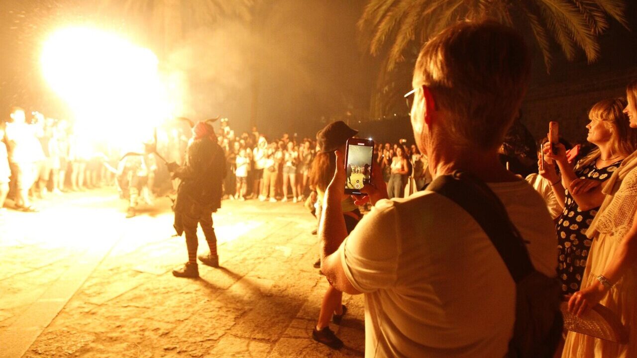 Revetla de Sant Joan 2026 en Palma: correfocs, 'ball de bot' y Xanguito como colof&oacute;n