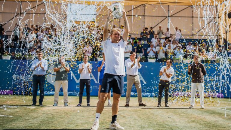 Alejandro Davidovich celebra su victoria en el Vanda Pharmaceuticals Mallorca Championships