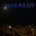 Espect&aacute;culo de drones formando la palabra Magaluf en el cielo nocturno