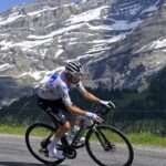 Ciclista Enric Mas compitiendo en la Vuelta a Suiza 2026