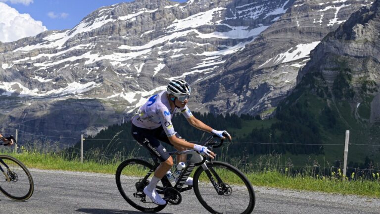 Ciclista Enric Mas compitiendo en la Vuelta a Suiza 2026