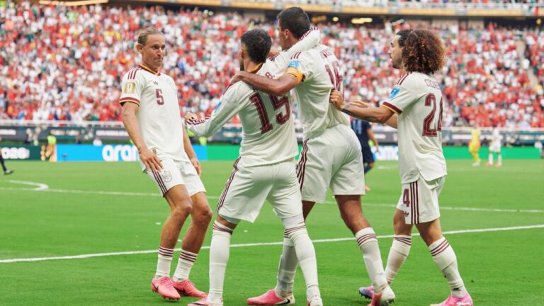 Jugadores de la selecci&oacute;n espa&ntilde;ola celebrando un gol en el Mundial 2026