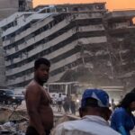 Destrucci&oacute;n de edificios tras terremotos en Venezuela con personas en la escena