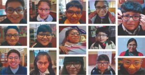 Ni&ntilde;os con gafas en evento de salud ocular en Bolivia
