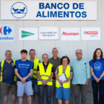 Grupo de voluntarios frente al Banco de Alimentos de Mallorca