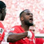 Cyle Larin celebra el gol del empate de Canadá en el Mundial 2026
