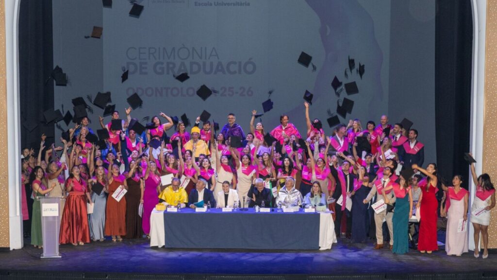 Ceremonia de graduaci&oacute;n de nuevos odont&oacute;logos y nutricionistas en ADEMA.
