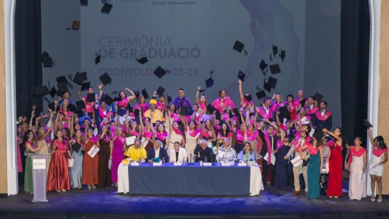 Ceremonia de graduaci&oacute;n de nuevos odont&oacute;logos y nutricionistas en ADEMA.