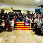 Grupo de personas del Camino Neocatecumenal en el aeropuerto de Madrid