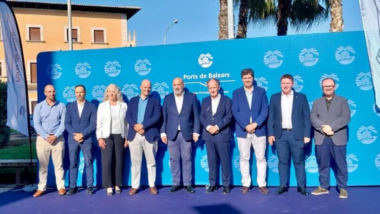 Inauguración del Port Center de Palma con asistentes en el evento