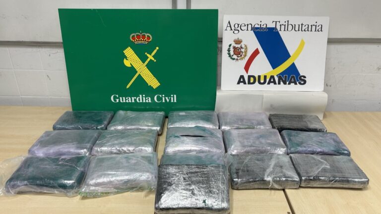 La Guardia Civil incauta 16 kilos de coca&iacute;na en el puerto de Alc&uacute;dia