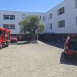 Bomberos trabajando en la residencia de mayores en Inca tras un incendio