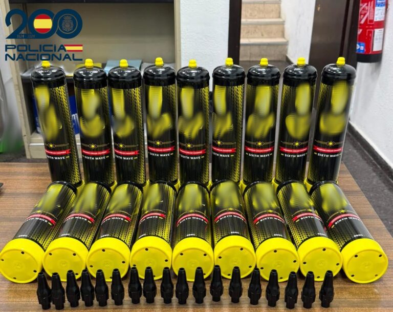 Botellas de óxido nitroso confiscadas por la policía en Playa de Palma