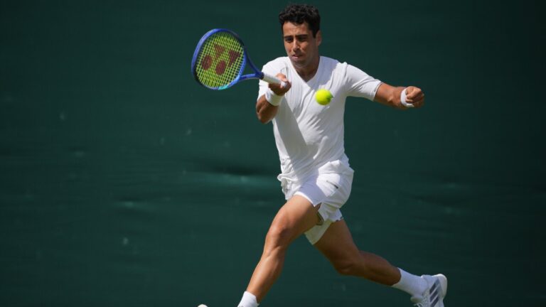 Jaume Munar en acci&oacute;n durante un partido en Wimbledon 2026