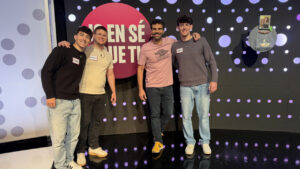 Participantes del programa Jo en s&eacute; + que tu celebrando su victoria.