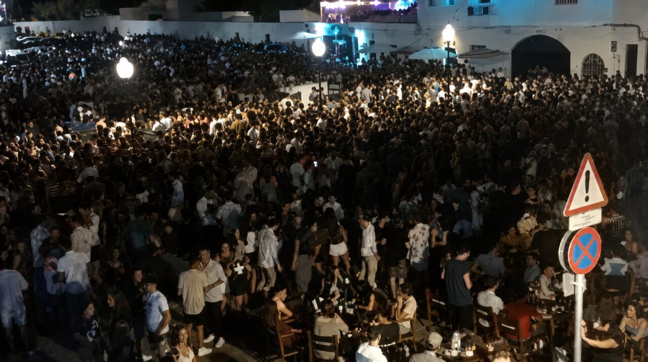 Multitud en las fiestas de Sant Joan durante los Jocs del Pla