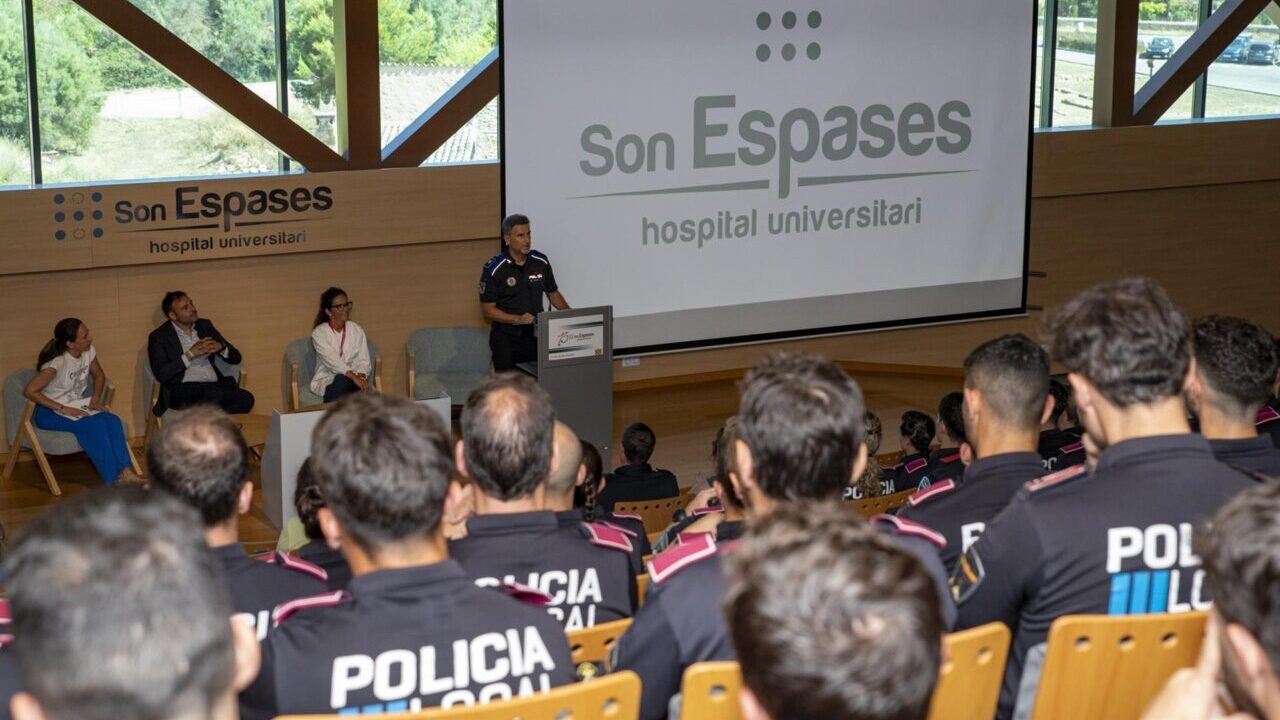 Polic&iacute;as locales en jornada de donaci&oacute;n de m&eacute;dula en Son Espases