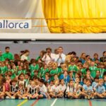 Niños y niñas participando en los Juegos Deportivos Escolares en Mallorca