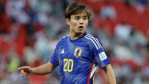 Kubo jugando para Jap&oacute;n durante un partido de f&uacute;tbol