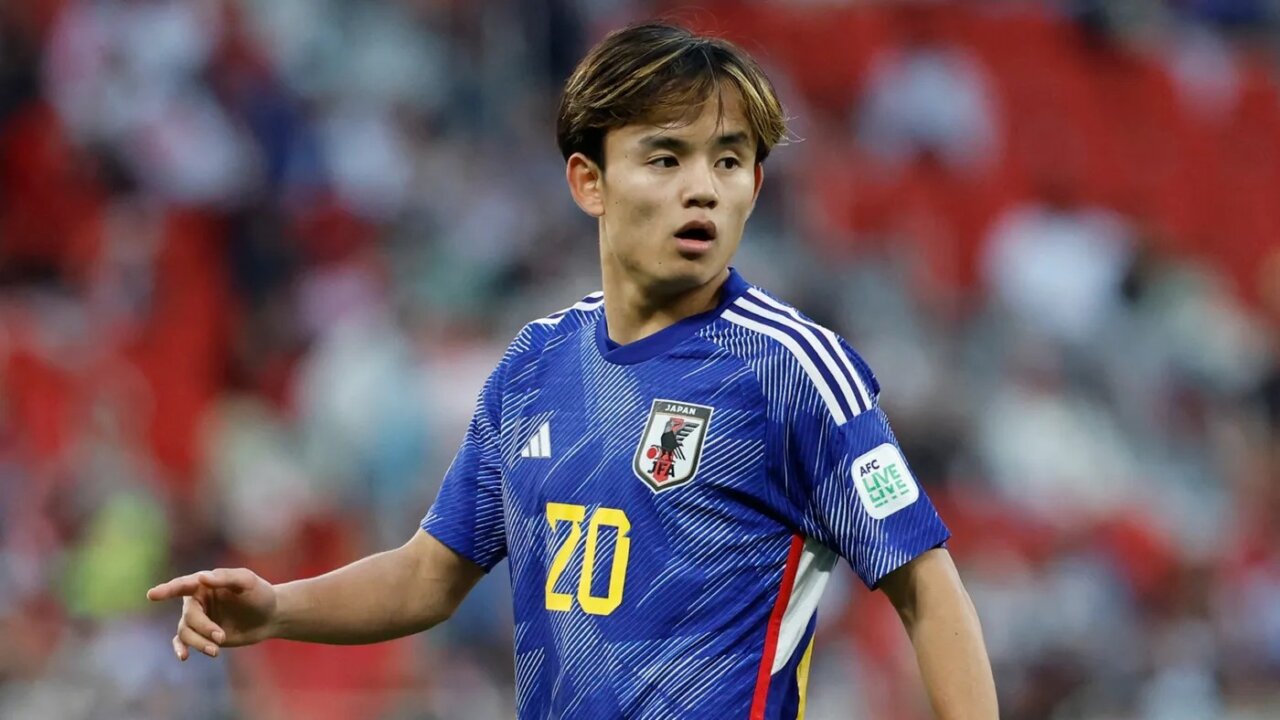 Kubo jugando para Jap&oacute;n durante un partido de f&uacute;tbol