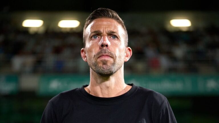 Luis Garc&iacute;a, nuevo entrenador del Mallorca, en una conferencia de prensa.