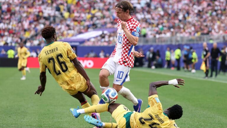 Luka Modric en acci&oacute;n durante el partido Croacia contra Ghana en el Mundial 2026.