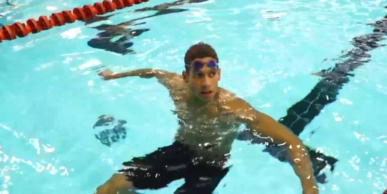 Nadador en la piscina durante el Campeonato de Espa&ntilde;a de nataci&oacute;n