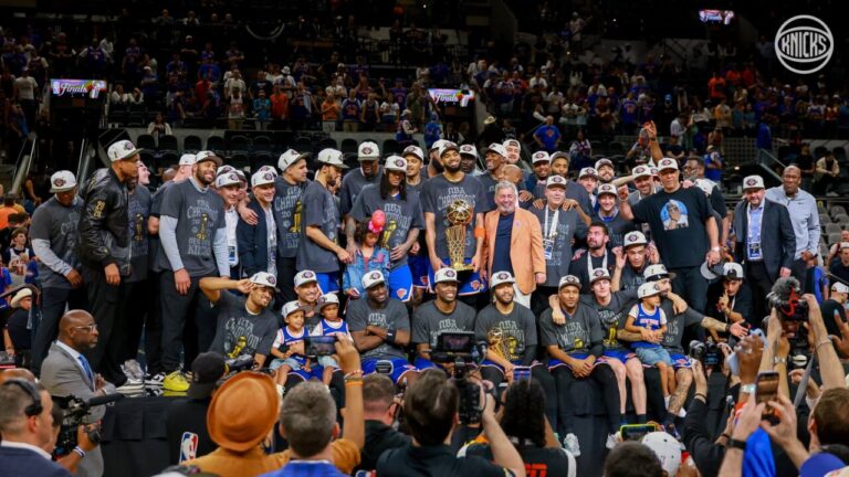 Celebraci&oacute;n del equipo New York Knicks tras ganar el campeonato de la NBA en 2026.