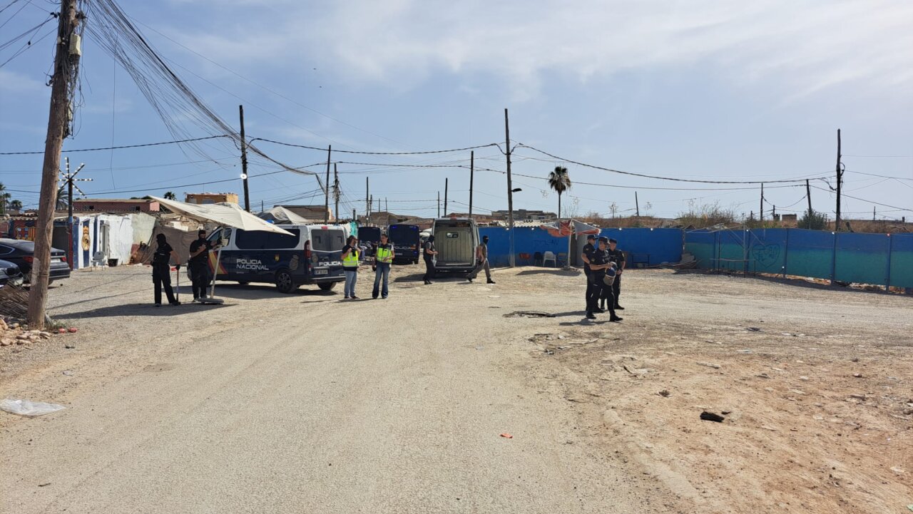 Operativo policial en Son Banya contra el tráfico de drogas y construcciones ilegales.