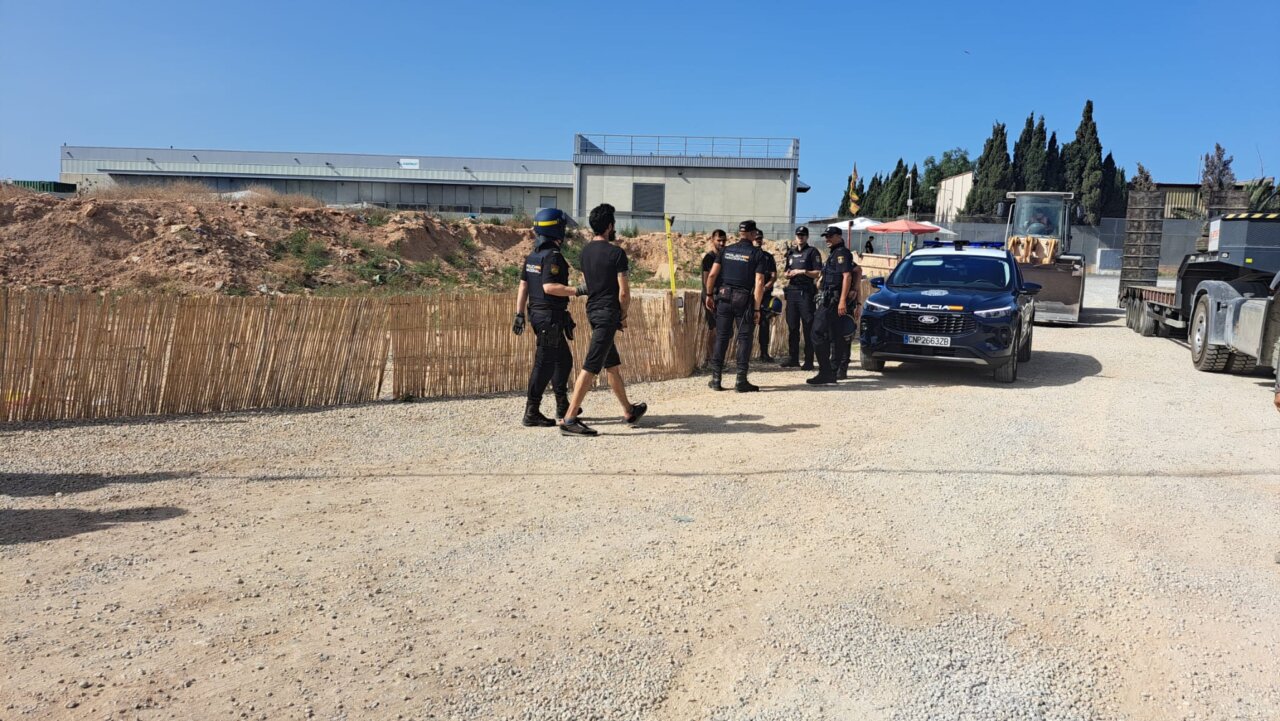Operativo policial en Son Banya contra el tráfico de drogas y construcciones ilegales.