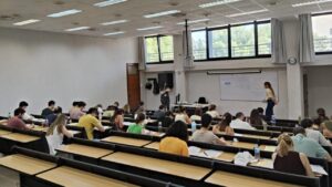 Estudiantes realizando exámenes en aula de la Universitat de les Illes Balears