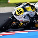 Piloto Pakita Ruiz compitiendo en la carrera en Misano
