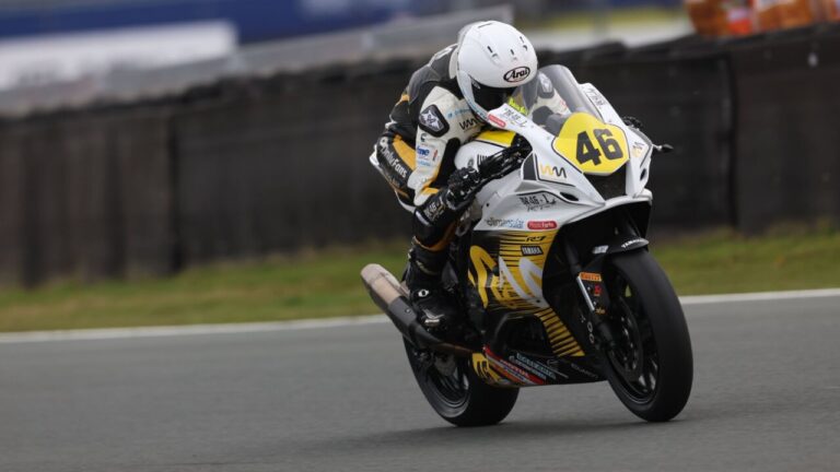 Pakita Ruiz compitiendo en la carrera de motociclismo en Misano