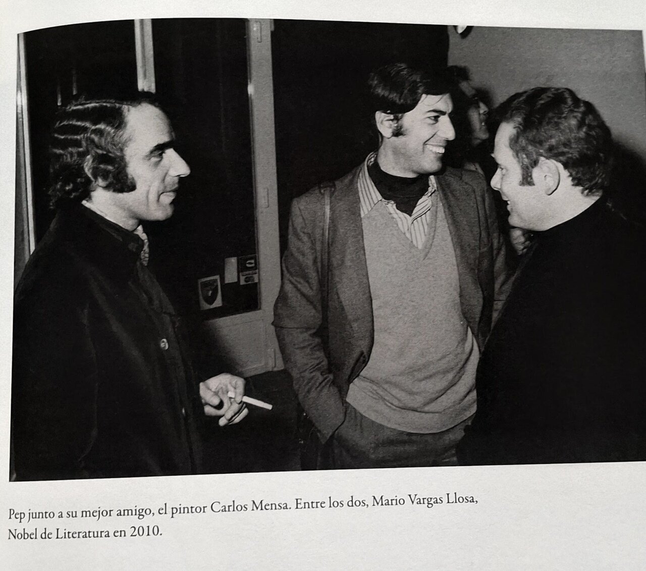Pep Pinya conversando con Carlos Mensa y Mario Vargas Llosa