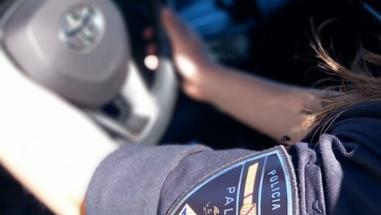 Pillado borracho, dormido y aparcado en medio de la vía en Palma