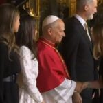 Marga Prohens saluda al Papa León XIV en el Palacio Real de Madrid