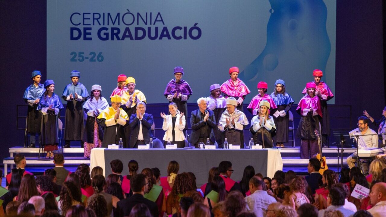 Ceremonia de graduación de odontólogos y nutricionistas en Inca