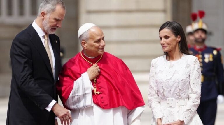 Felipe VI y Letizia reciben al Papa Le&oacute;n XIV en el Palacio Real