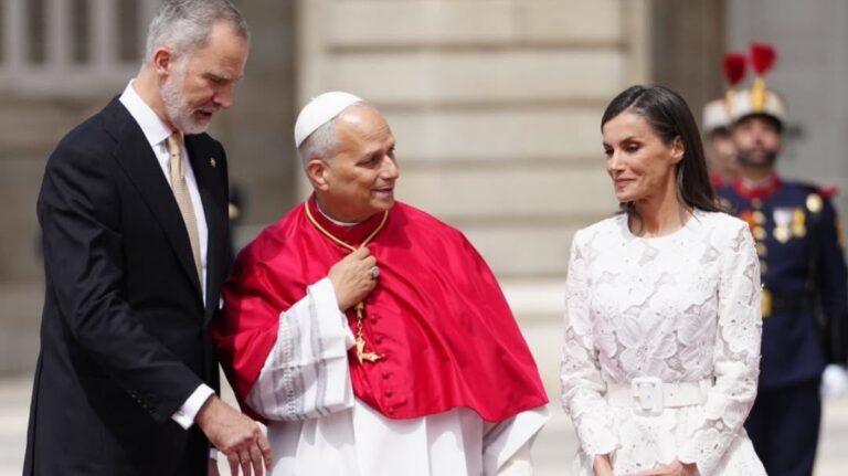 Felipe VI y Letizia reciben al papa Le&oacute;n XIV en el Palacio Real