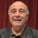 Josep Prohens sonriente en la sala de audiciones del conservatorio
