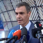 Pedro Sánchez hablando a los medios en Bruselas sobre el caso Plus Ultra